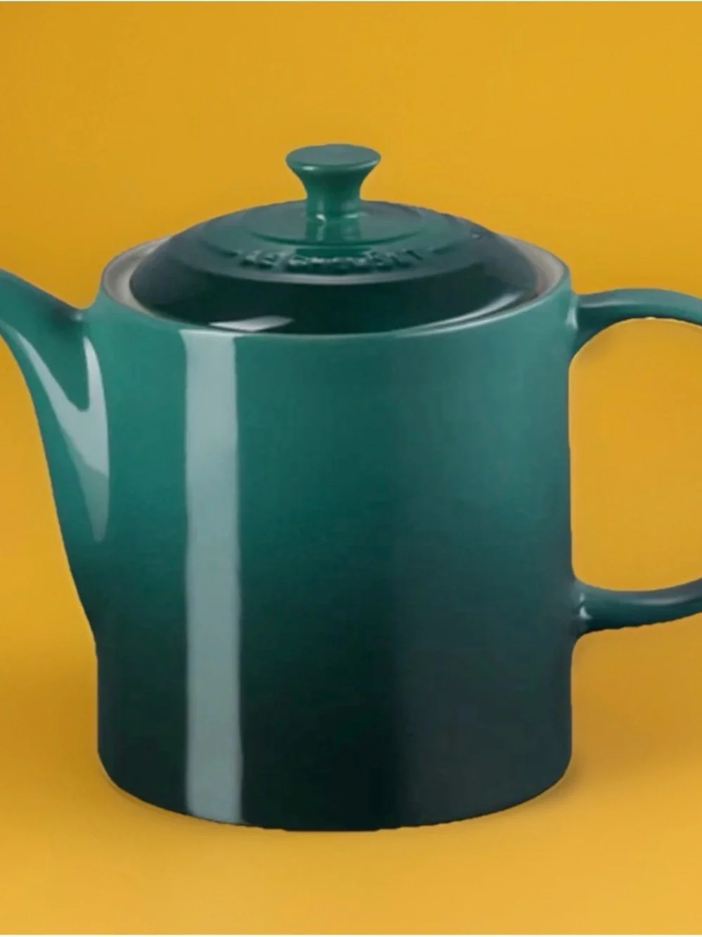 Le Creuset Ceramic Teapot in Artichauk Green new RARE!